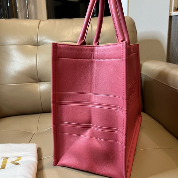 Dior Medium Embossed book tote - Picture 7 of 17